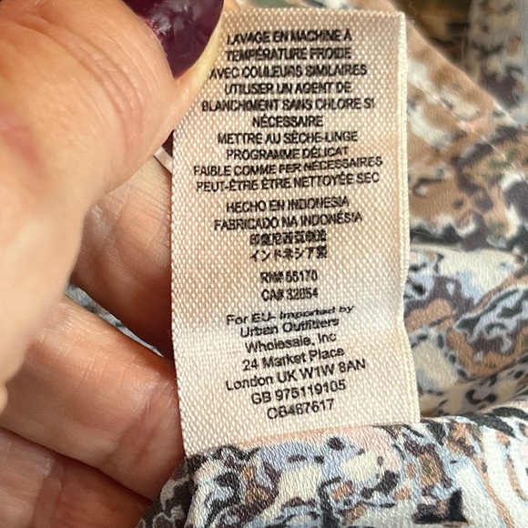 FREE PEOPLE GENEROUS SMALL SLEEVELESS BLOUSE; tank. Could easily fit medium. - Picture 14 of 14